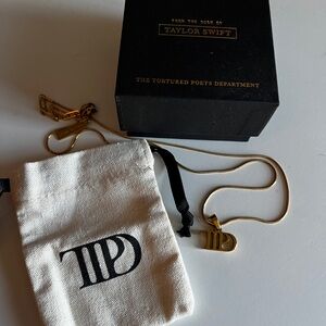 Taylor Swift Elegant Gold Necklace